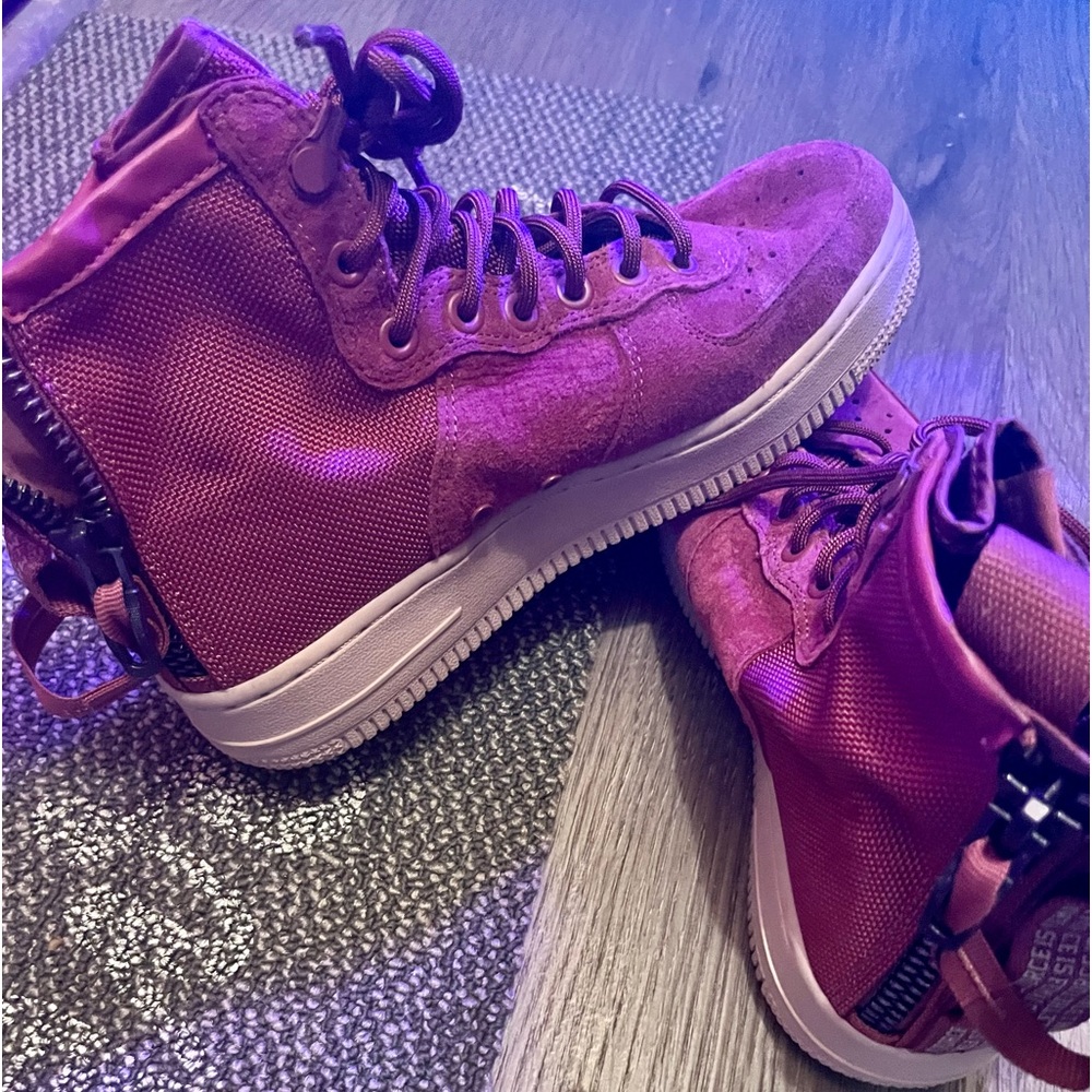 Nike velvet shoes